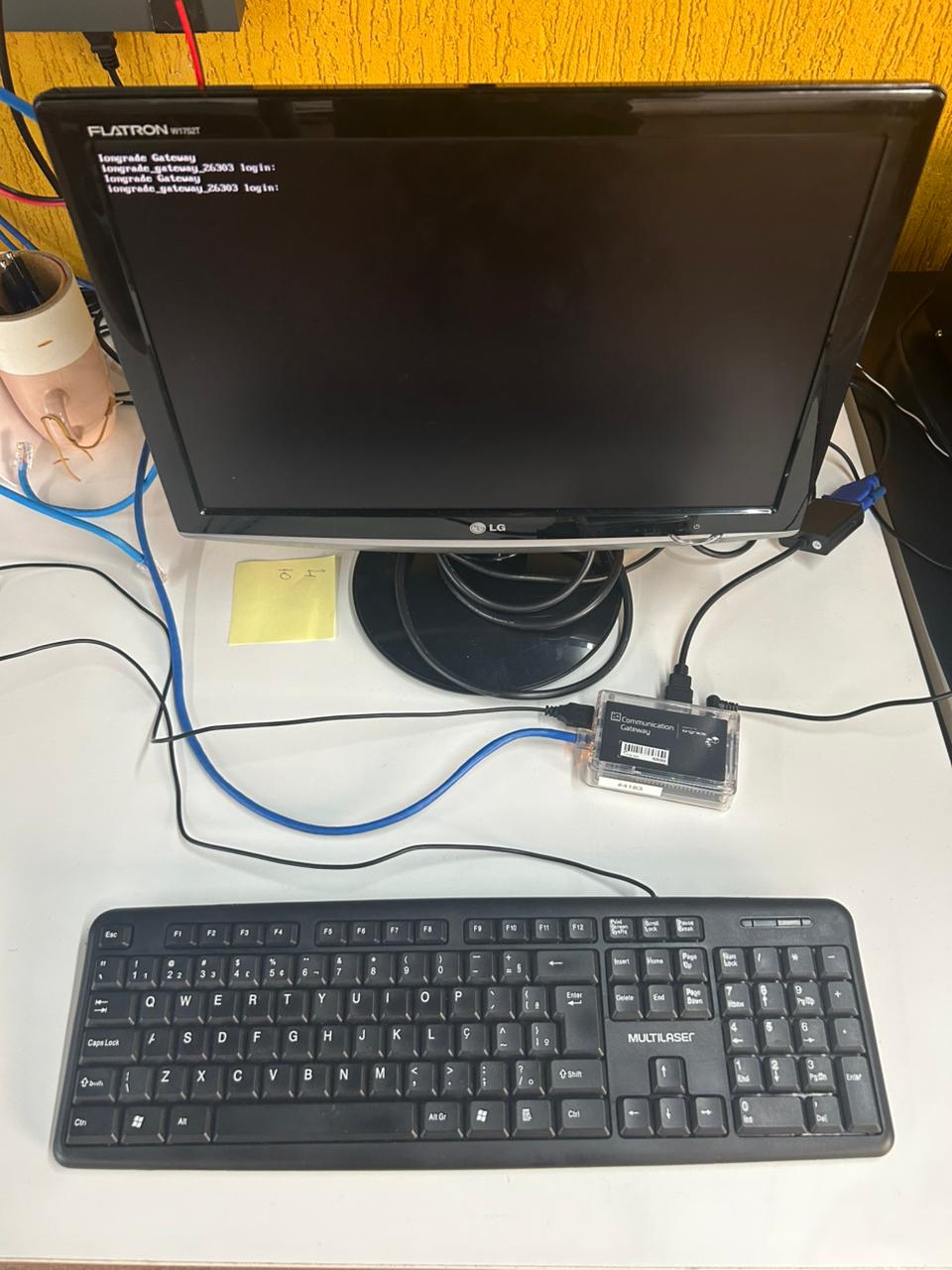 Configuração local com monitor HDMI e teclado USB