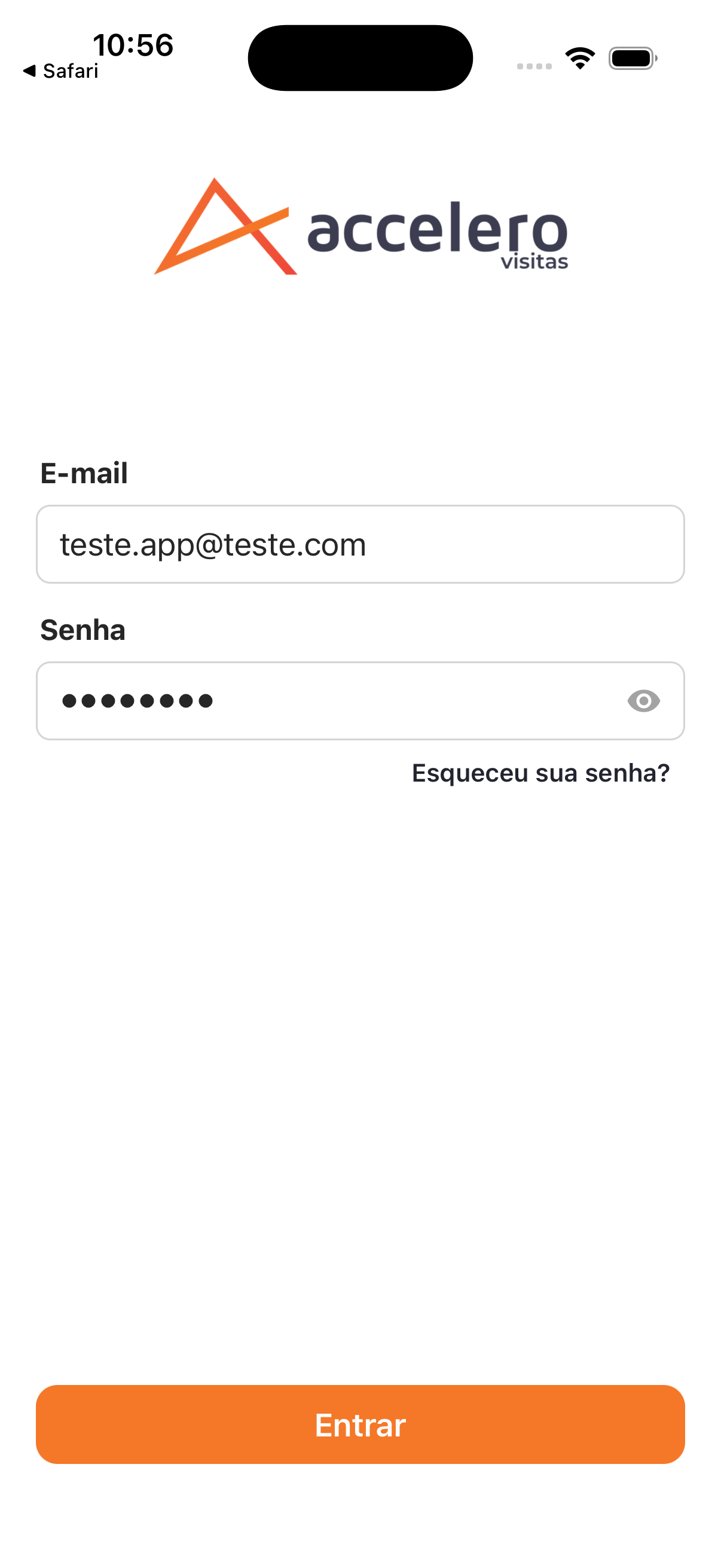 No app, o aprovador entra com e-mail e senha pela mesma conta usada no painel web.