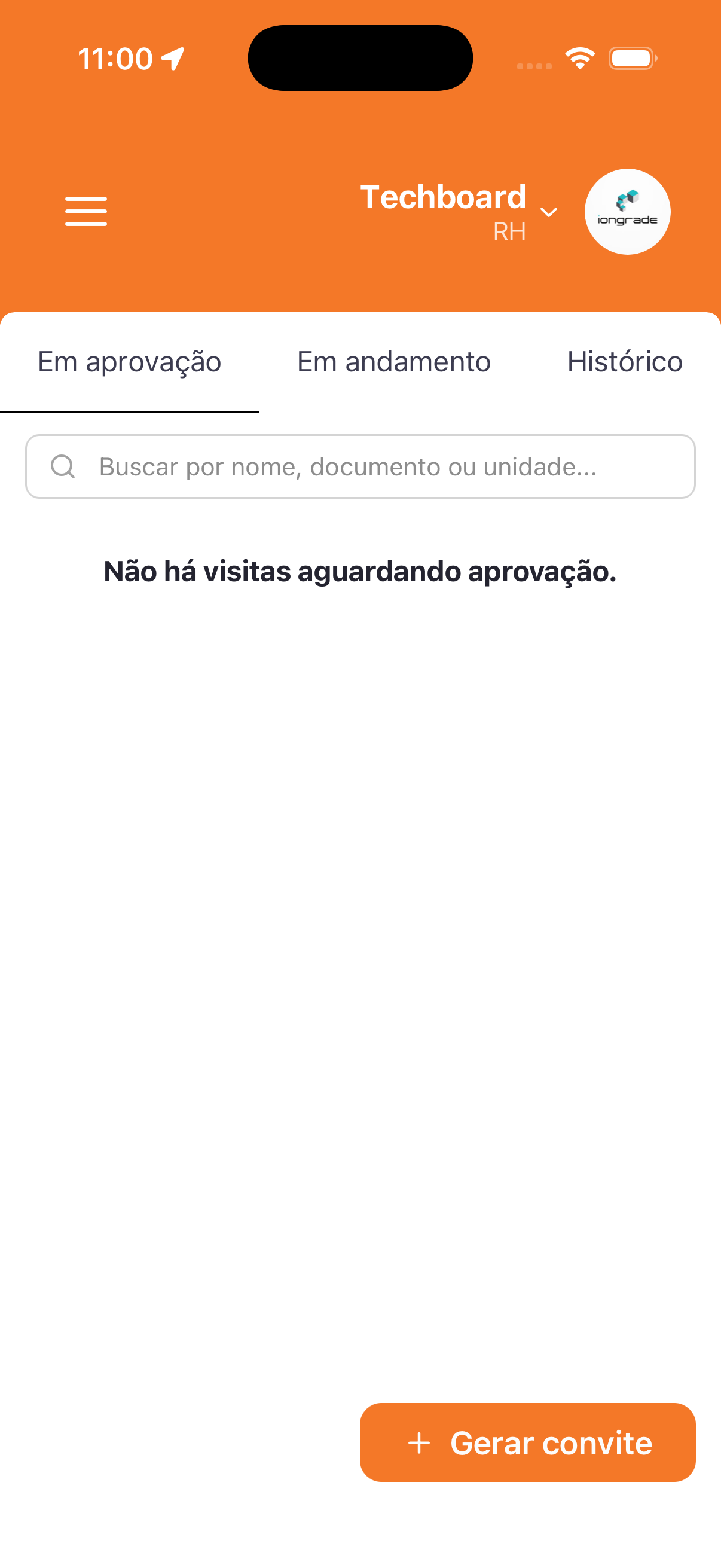 No app, a aba Em aprovação reúne as visitas que aguardam a decisão do aprovador.
