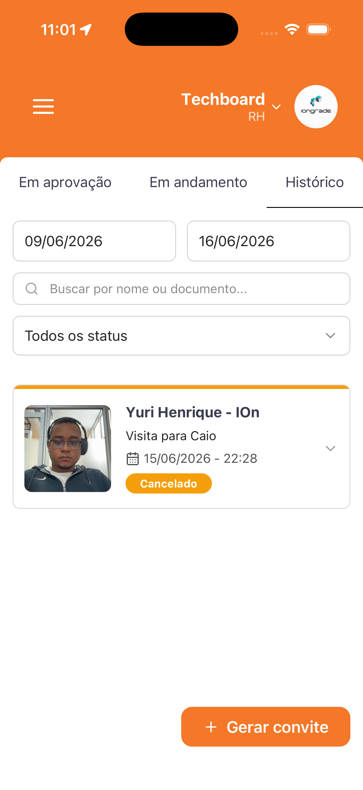No app, o Histórico filtra as visitas decididas por período e por status.