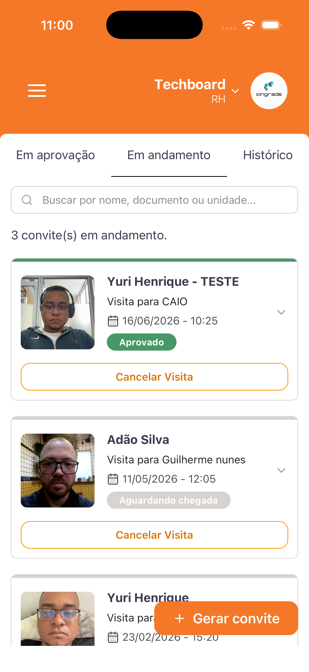 No app, a aba Em andamento lista as visitas já liberadas que ainda não terminaram.