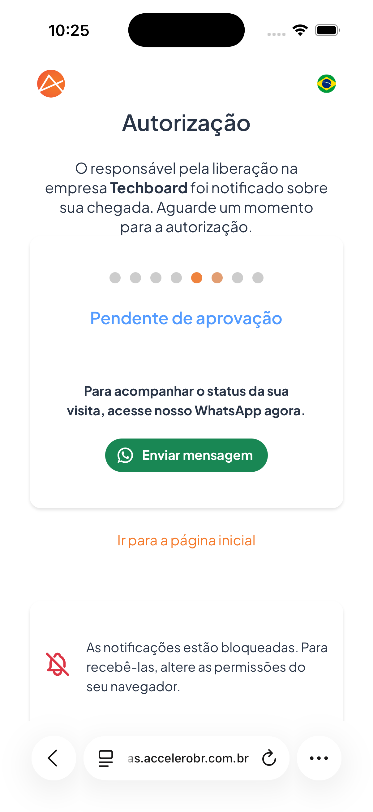 Enquanto o responsável não autoriza, a visita fica pendente — o visitante pode acompanhar pelo WhatsApp.