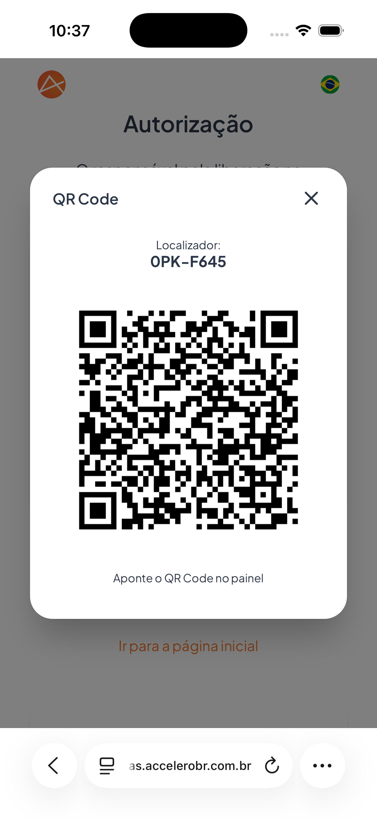 O QR Code é apresentado no painel da portaria para liberar o acesso.