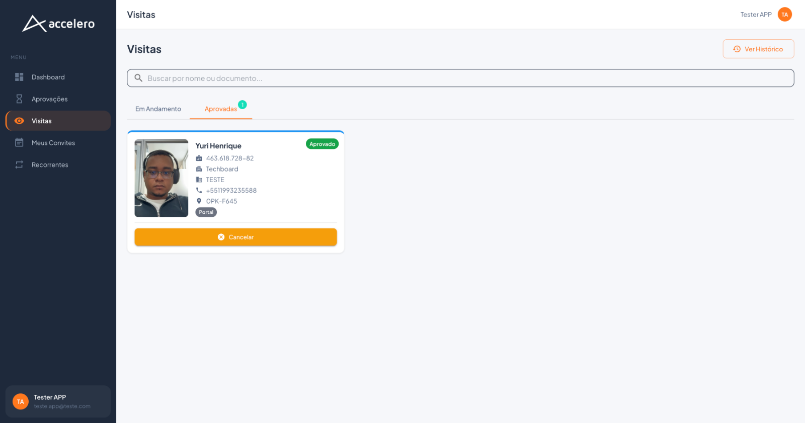 No painel web, a aba Aprovadas mostra cada visita com dados completos do visitante.