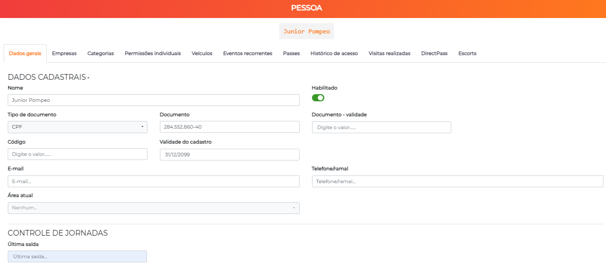 Seção Controle de jornadas na edição da pessoa, com o campo Última saída