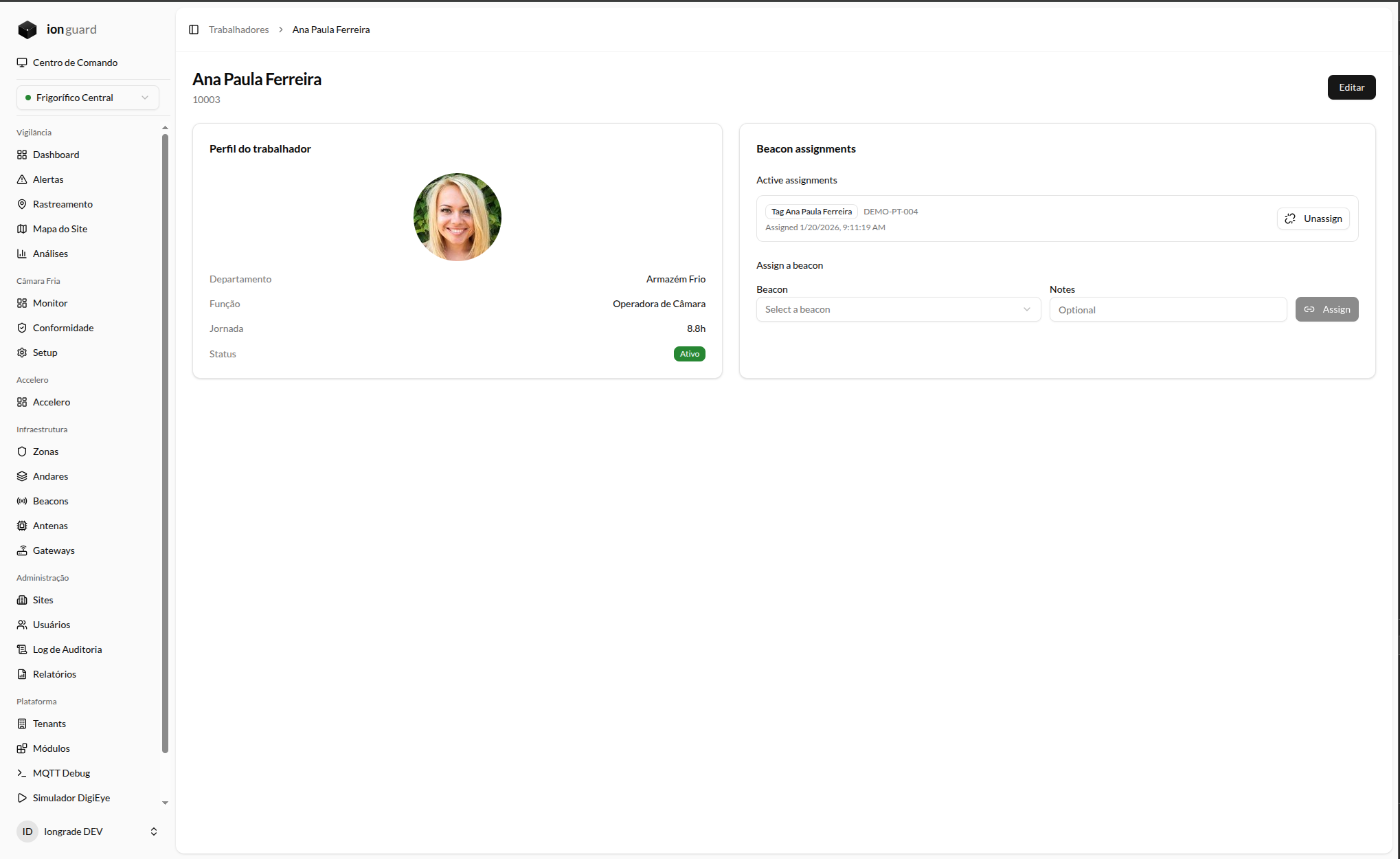 Perfil individual: dados cadastrais, beacon atribuído com data de atribuição e opção de desatribuir